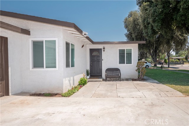 Detail Gallery Image 4 of 21 For 3893 Overland St, Riverside,  CA 92503 - 3 Beds | 1/1 Baths