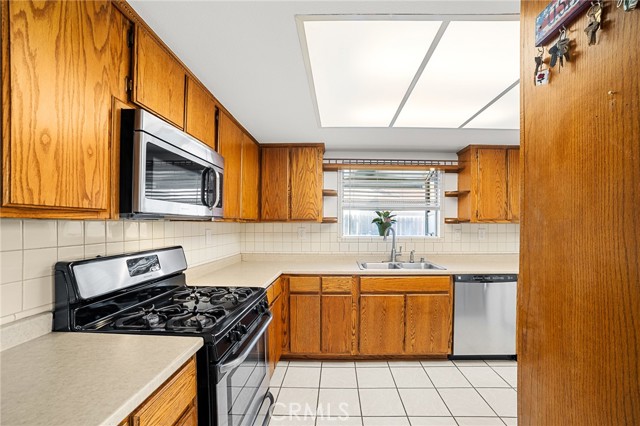 Detail Gallery Image 12 of 33 For 1549 Agate, Colton,  CA 92324 - 3 Beds | 2 Baths