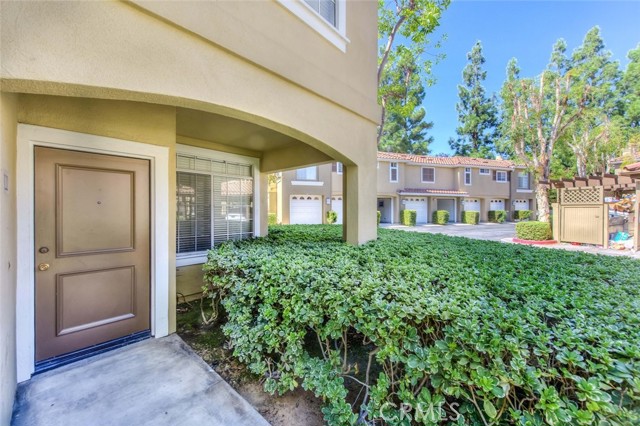 Detail Gallery Image 2 of 32 For 120 Gallery Way, Tustin,  CA 92782 - 3 Beds | 2/1 Baths