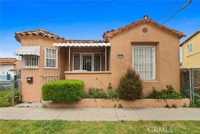 159 E 105th Street, Los Angeles CA: https://media.crmls.org/medias/e1689175-2331-48b8-a874-93b17de2b1c8.jpg