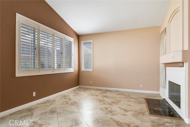 659 N Oxford Court, Orange CA: https://media.crmls.org/medias/e168a512-04f7-4564-af23-94e3ac569436.jpg