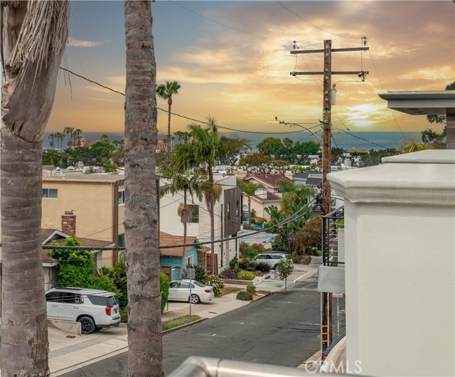 719 1st Place, Hermosa Beach CA: https://media.crmls.org/medias/e1694e32-6fe6-48ca-8090-e260a476b142.jpg
