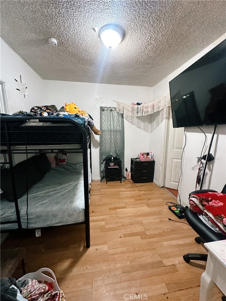 https://media.crmls.org/medias/e169a600-a4fb-4eb8-8c69-6ccc17367170.jpg?preset=X-Large