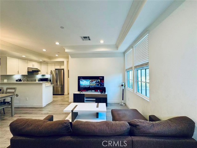 Detail Gallery Image 4 of 34 For 118 N Allen Ave. #4,  Pasadena,  CA 91106 - 3 Beds | 3 Baths
