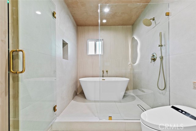 Detail Gallery Image 25 of 49 For 8321 Outland View, Sun Valley,  CA 91352 - 3 Beds | 4 Baths