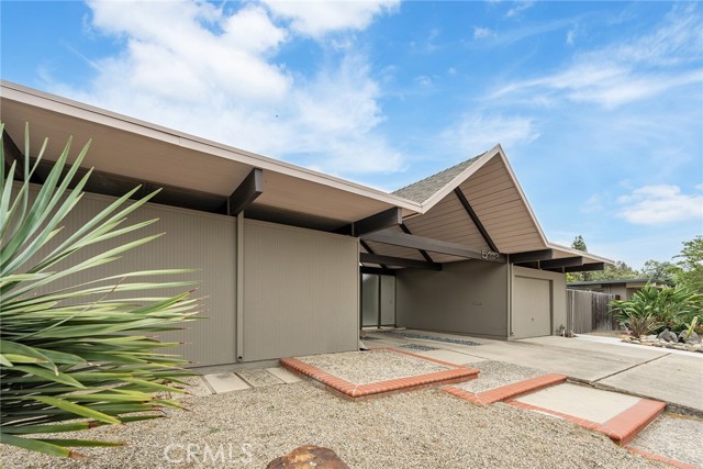 5112 E Valencia Drive, Orange CA: https://media.crmls.org/medias/e16be280-302b-4a4f-bfe6-e77ea16e64ac.jpg