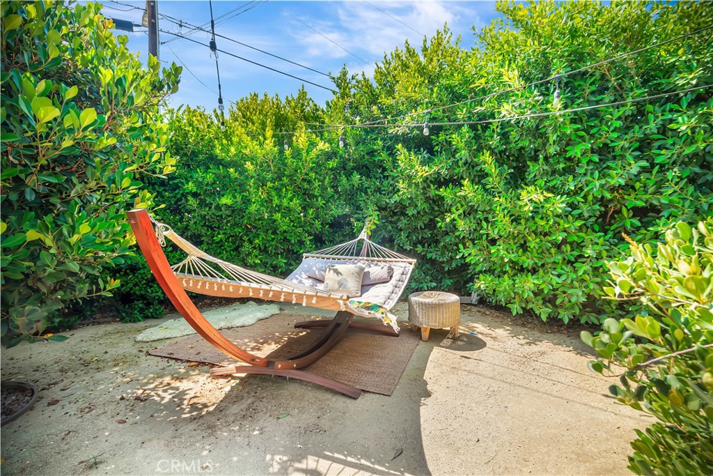 https://media.crmls.org/medias/e16be679-f6b3-4079-908b-0d5c838a4976.jpg?preset=X-Large