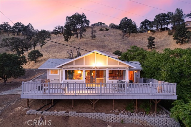 13041 San Joaquin Avenue, Clearlake CA: https://media.crmls.org/medias/e16c6a1c-ffe0-438a-aaba-23fb41616d55.jpg