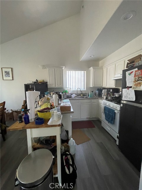1324 S Fremont Avenue, Alhambra CA: https://media.crmls.org/medias/e16c8d59-ade7-4e1f-b581-368bc5164c31.jpg