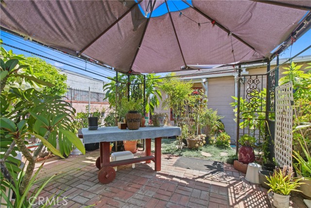 1419 S Redondo Boulevard, Los Angeles CA: https://media.crmls.org/medias/e16cb464-77d8-4075-9b84-72435d986f7b.jpg