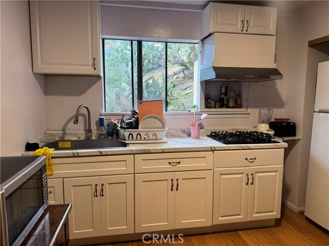 Detail Gallery Image 2 of 7 For 113 Tremont, Avalon,  CA 90704 - 1 Beds | 1 Baths