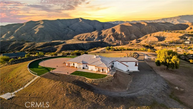 Detail Gallery Image 4 of 36 For 31800 Diamond View Ln, Agua Dulce,  CA 91390 - 4 Beds | 3 Baths