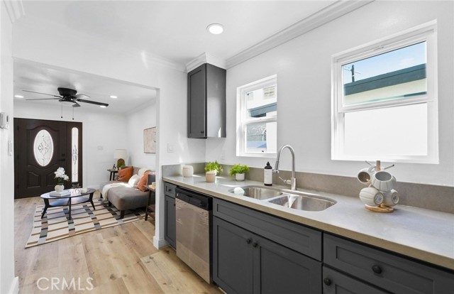 Detail Gallery Image 5 of 10 For 426 W 63rd, Los Angeles,  CA 90003 - 2 Beds | 1 Baths