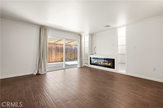 Detail Gallery Image 5 of 42 For 26824 Circle of the Oaks, Newhall,  CA 91321 - 2 Beds | 2 Baths