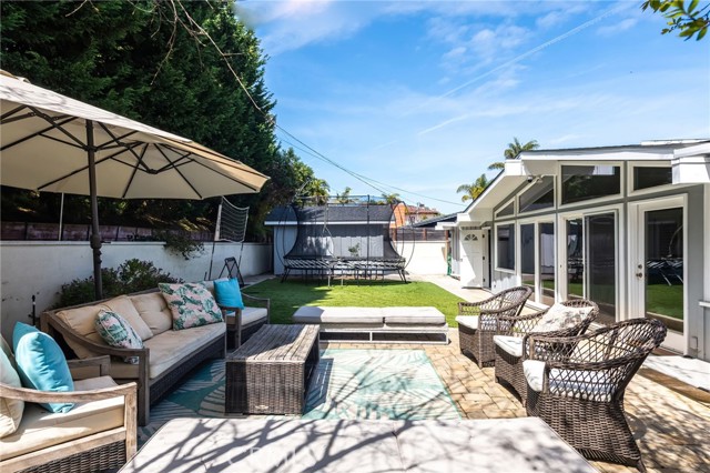 439 S Prospect Avenue, Manhattan Beach CA: https://media.crmls.org/medias/e16ed9df-e0ff-46e1-9116-9b7fccdd2833.jpg