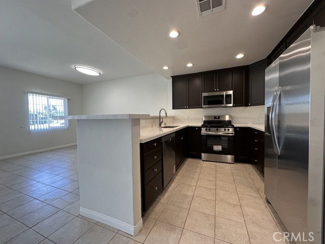 Detail Gallery Image 16 of 32 For 3755 E 52nd St, Maywood,  CA 90270 - 3 Beds | 3 Baths