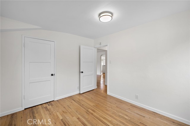 1833 N Greenbrier N Road, Long Beach CA: https://media.crmls.org/medias/e16f80d7-0ae5-4dd4-a956-38295318f11f.jpg