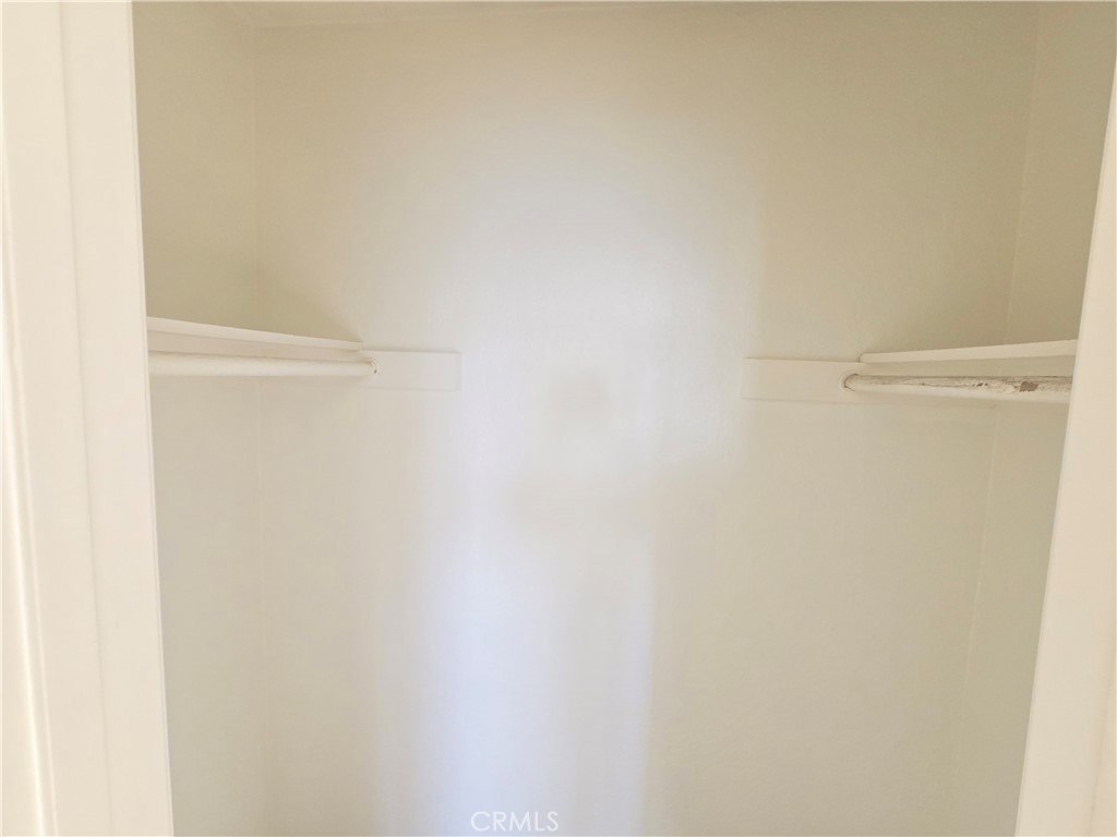 https://media.crmls.org/medias/e16fcfec-1acc-46c6-9bdb-e6e31b7a16ef.jpg?preset=X-Large