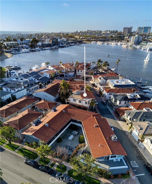 111 Via Lido Nord, Newport Beach CA: https://media.crmls.org/medias/e16ff754-a03c-4df4-aa29-ff035c5ecc6f.jpg