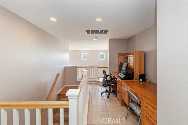 16462 Sun Summit Drive, Riverside CA: https://media.crmls.org/medias/e1707a63-4b16-4e00-b99e-3303f1050abb.jpg