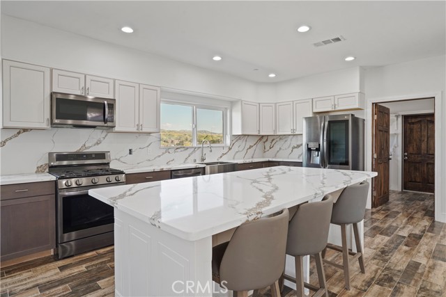 Detail Gallery Image 11 of 37 For 7108 Luane Trl, Colton,  CA 92324 - 5 Beds | 3/1 Baths