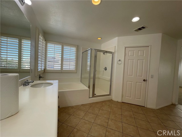 37000 Sabal Avenue, Palmdale CA: https://media.crmls.org/medias/e17106e2-b479-479c-bf5f-175f60bde3f7.jpg