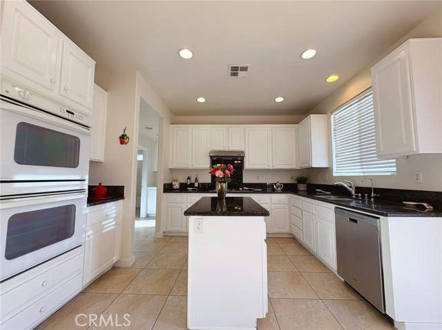 Detail Gallery Image 6 of 21 For 5737 Annandale, Corona,  CA 92880 - 5 Beds | 3 Baths