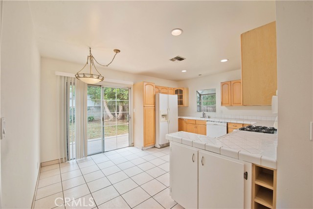 Detail Gallery Image 10 of 31 For 17420 Collins St, Encino,  CA 91316 - 3 Beds | 3 Baths