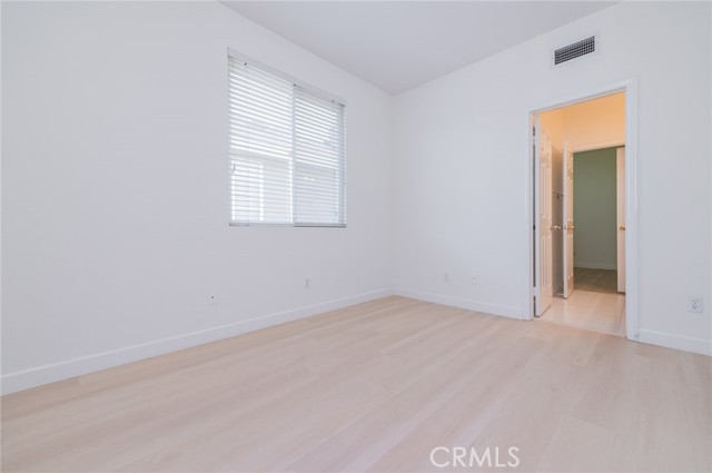 11 Lynnfield, Irvine CA: https://media.crmls.org/medias/e1716d60-f0e1-43e2-8e6e-ad8054940bfc.jpg