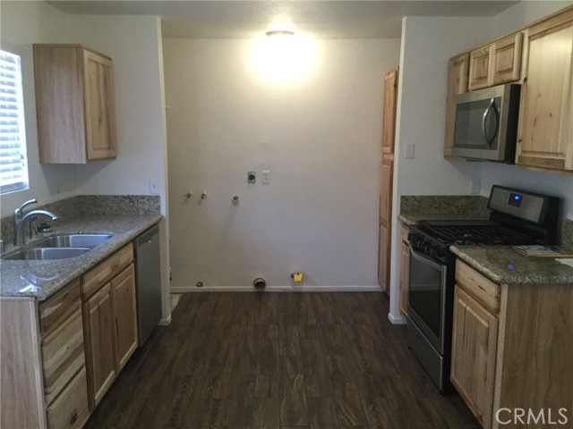 Detail Gallery Image 7 of 26 For 18824 Bellflower St a,  Adelanto,  CA 92301 - 3 Beds | 2 Baths