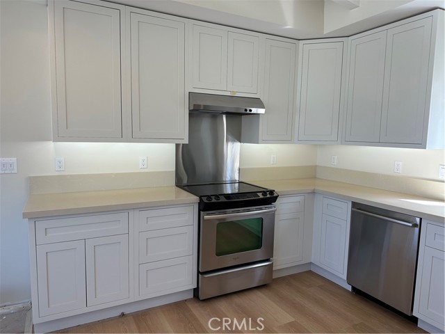 212 Marine Avenue, Manhattan Beach CA: https://media.crmls.org/medias/e1726fad-6eb3-4266-bbc6-01b9afacf9f3.jpg