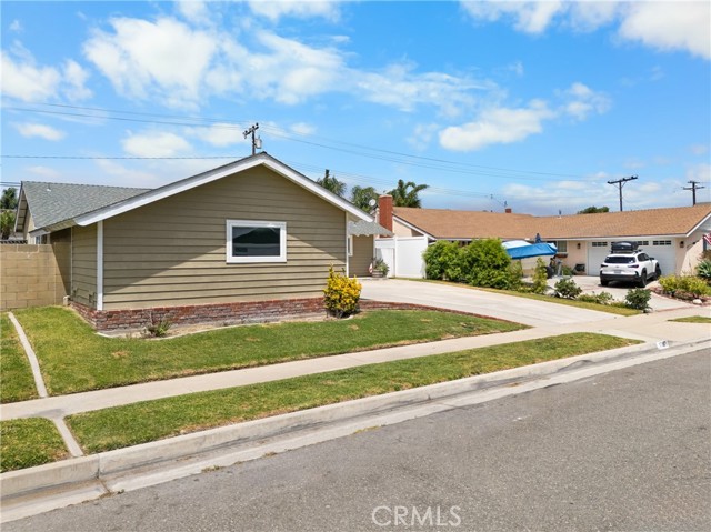 Detail Gallery Image 3 of 27 For 17551 Misty, Huntington Beach,  CA 92649 - 4 Beds | 2 Baths