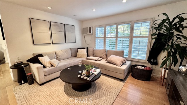 Detail Gallery Image 6 of 31 For 645 Westmount Dr #211,  West Hollywood,  CA 90069 - 1 Beds | 1 Baths