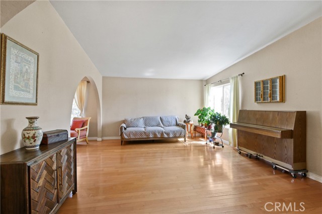 1477 Winston Court, Upland CA: https://media.crmls.org/medias/e173f9cf-fe26-4cef-b712-735642e6bf8e.jpg
