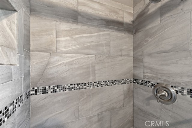 725 Michigan Avenue, Beaumont CA: https://media.crmls.org/medias/e1740c77-7328-4eed-97ea-906187bc1bbe.jpg