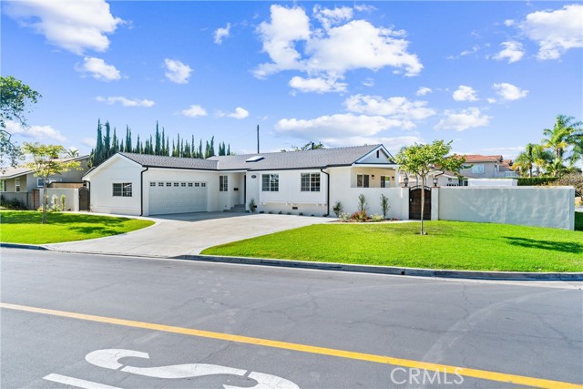 18011 Theodora Drive, Tustin CA: https://media.crmls.org/medias/e1752061-103d-46dc-a9d9-73f5a05ae7e1.jpg