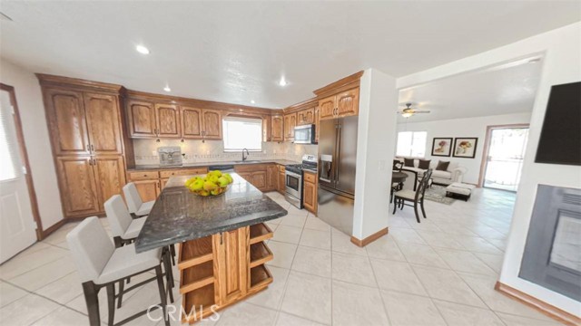 8740 S Loop Boulevard, California City CA: https://media.crmls.org/medias/e175519b-8de4-4197-85a3-0048d4dcae8b.jpg