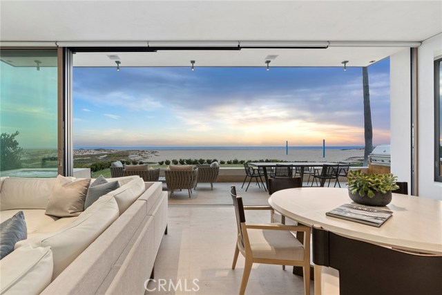 Detail Gallery Image 8 of 27 For 2108 E Oceanfront, Newport Beach,  CA 92661 - 5 Beds | 5/1 Baths