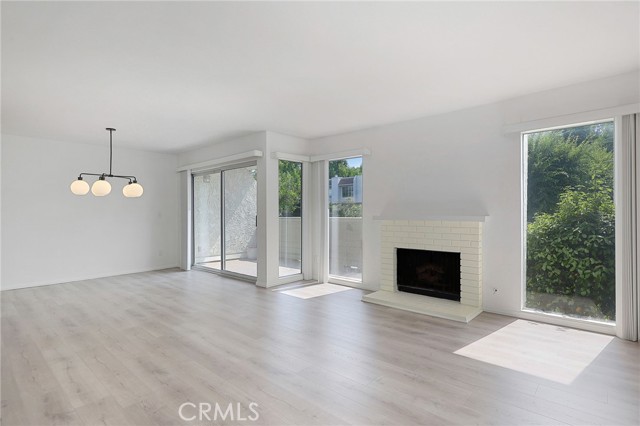 Detail Gallery Image 5 of 14 For 11818 Moorpark St #X,  Studio City,  CA 91604 - 2 Beds | 2/1 Baths