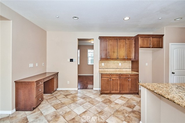 Detail Gallery Image 17 of 37 For 15140 Willow Wood Ln, Fontana,  CA 92336 - 5 Beds | 4/1 Baths