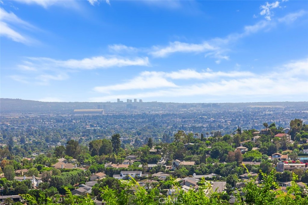 https://media.crmls.org/medias/e175d15f-1064-4714-85aa-1e77f1763283.jpg?preset=X-Large