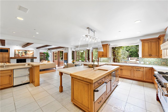 Detail Gallery Image 10 of 47 For 206 Driftwood Rd, Corona Del Mar,  CA 92625 - 4 Beds | 5/1 Baths