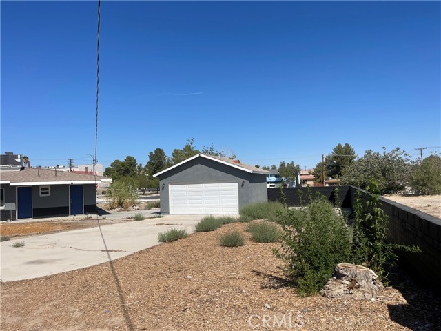 14877 Rodeo Drive, Victorville CA: https://media.crmls.org/medias/e176a5b1-b27c-4a61-9311-5bf246237310.jpg