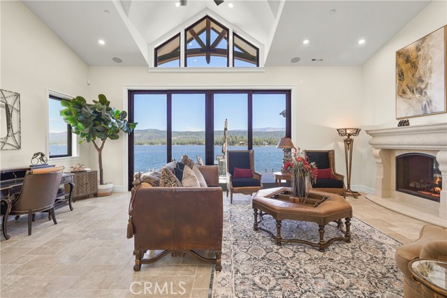 Detail Gallery Image 23 of 42 For 39055 N Shore Dr, Fawnskin,  CA 92333 - 6 Beds | 6/1 Baths