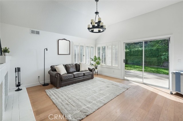 Detail Gallery Image 2 of 28 For 24148 Saint Moritz Dr, Valencia,  CA 91355 - 3 Beds | 2/1 Baths