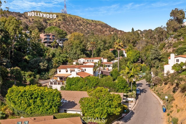 Detail Gallery Image 2 of 24 For 3307 Ledgewood, Los Angeles,  CA 90068 - 3 Beds | 2/1 Baths