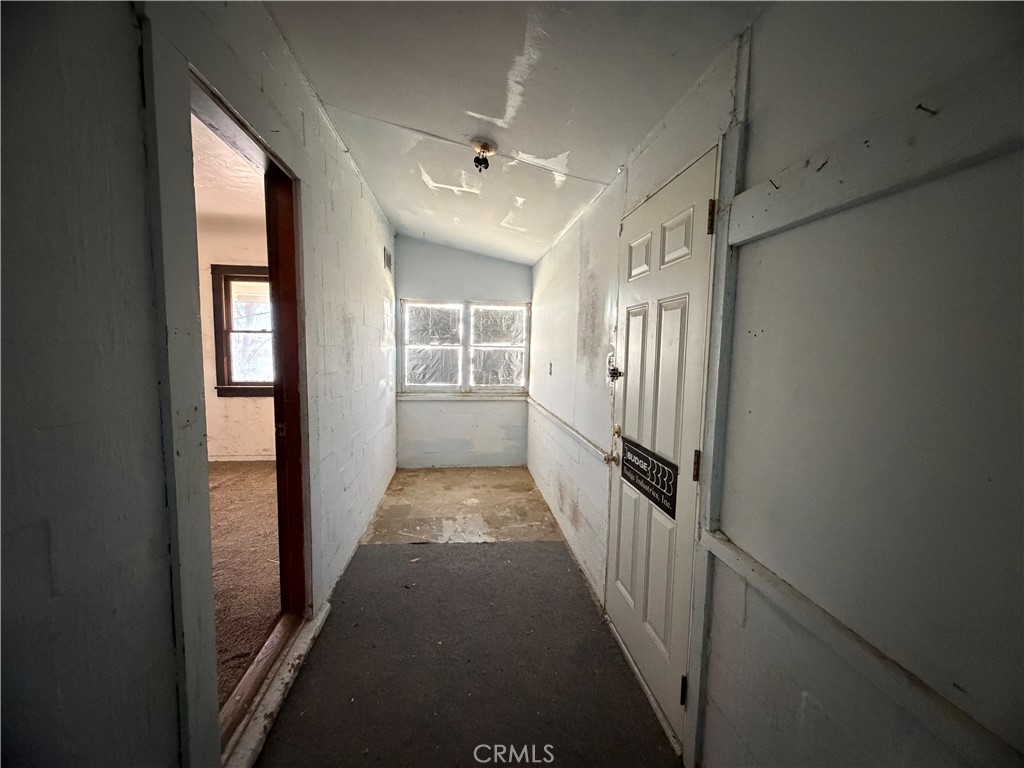 https://media.crmls.org/medias/e177e3a5-4037-4cab-bd2a-b74d53ac457d.jpg?preset=X-Large
