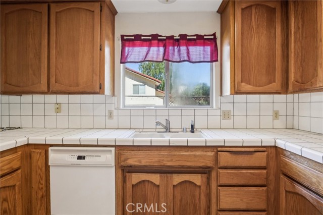 Detail Gallery Image 12 of 35 For 1211 Sunrise Ct, Paso Robles,  CA 93446 - 4 Beds | 2 Baths