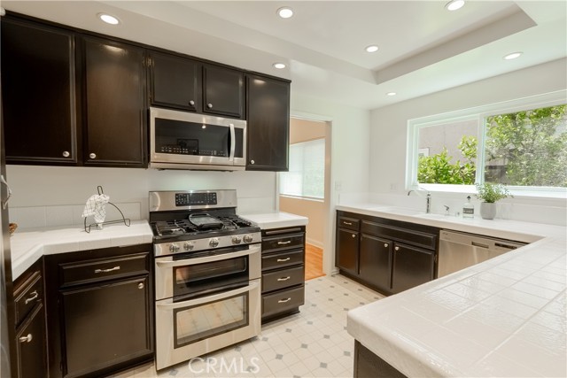 7215 Enfield Avenue, Reseda CA: https://media.crmls.org/medias/e178acde-b3c6-4f85-b785-2d83e0a4436d.jpg