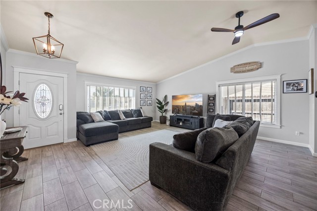 5828 Quiroz, Jurupa Valley CA: https://media.crmls.org/medias/e178b657-430f-4510-a8fc-57fa46bd19aa.jpg